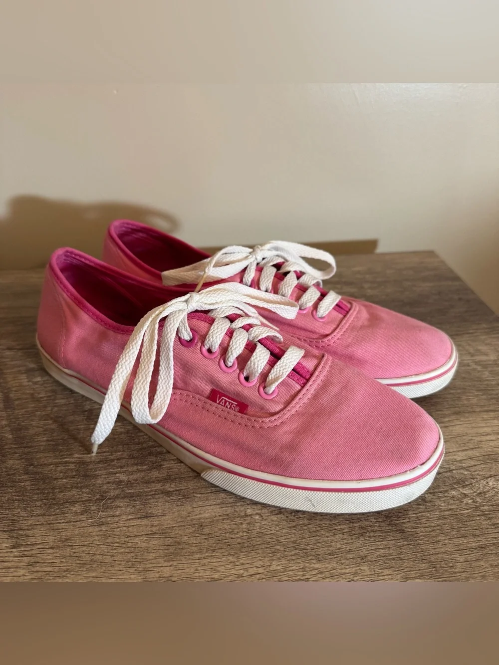 Vans Lo Pro Two Tone Carnation Pink Fuchsia Sneakers Shoes Women’s Sz 8.5 Canvas